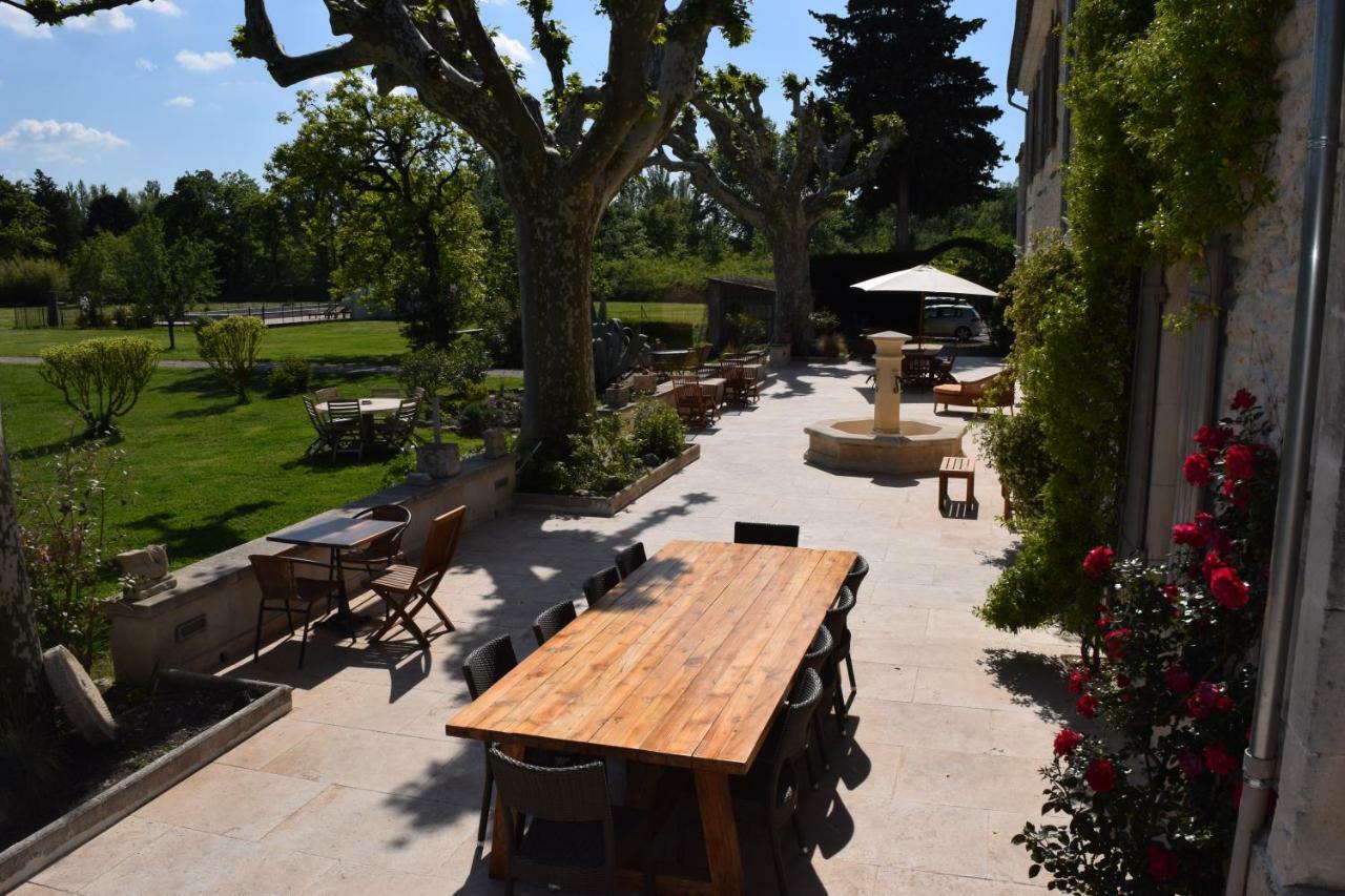 La Bastide Des Amouriers Caumont-sur-Durance Exterior photo