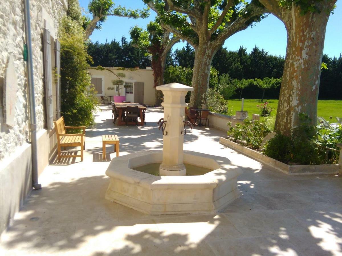 La Bastide Des Amouriers Caumont-sur-Durance Exterior photo